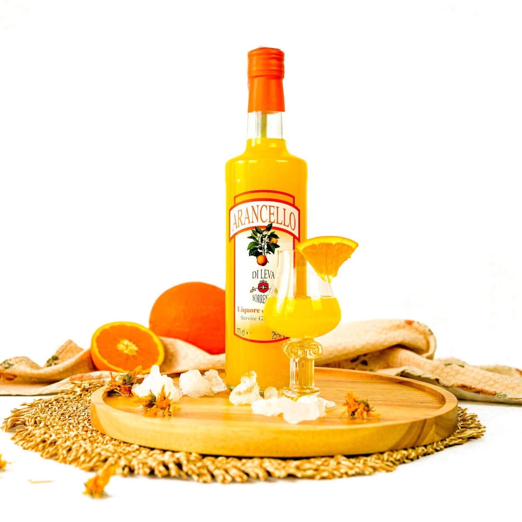 Der Arancello ist ein italienischer Orangenlikör. Im Cavolobianco Onlineshop können sie jetzt Orangenlikör kaufen.