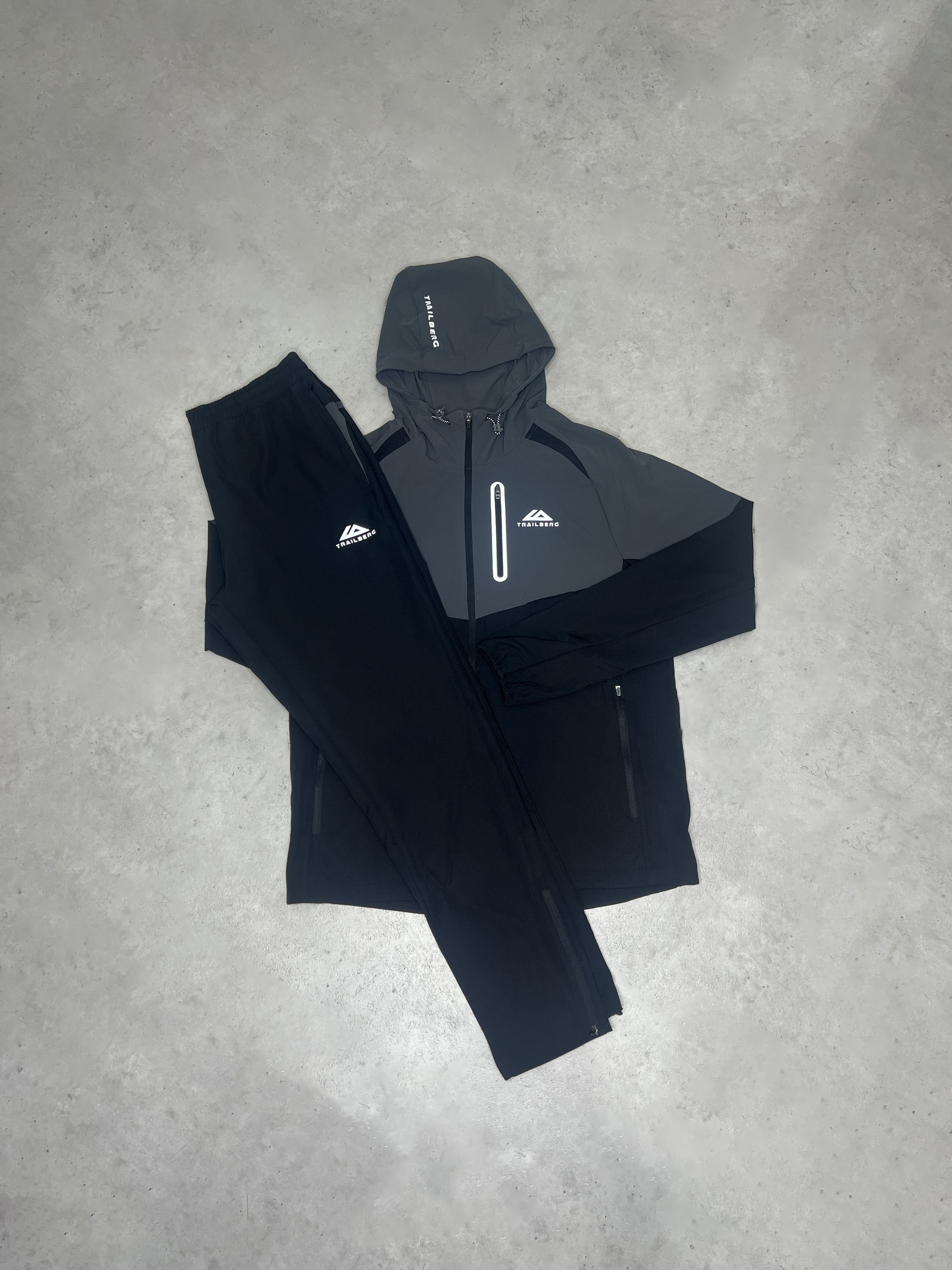 Trailberg AW25 Cloud Tracksuit - Black/Volcano Grey