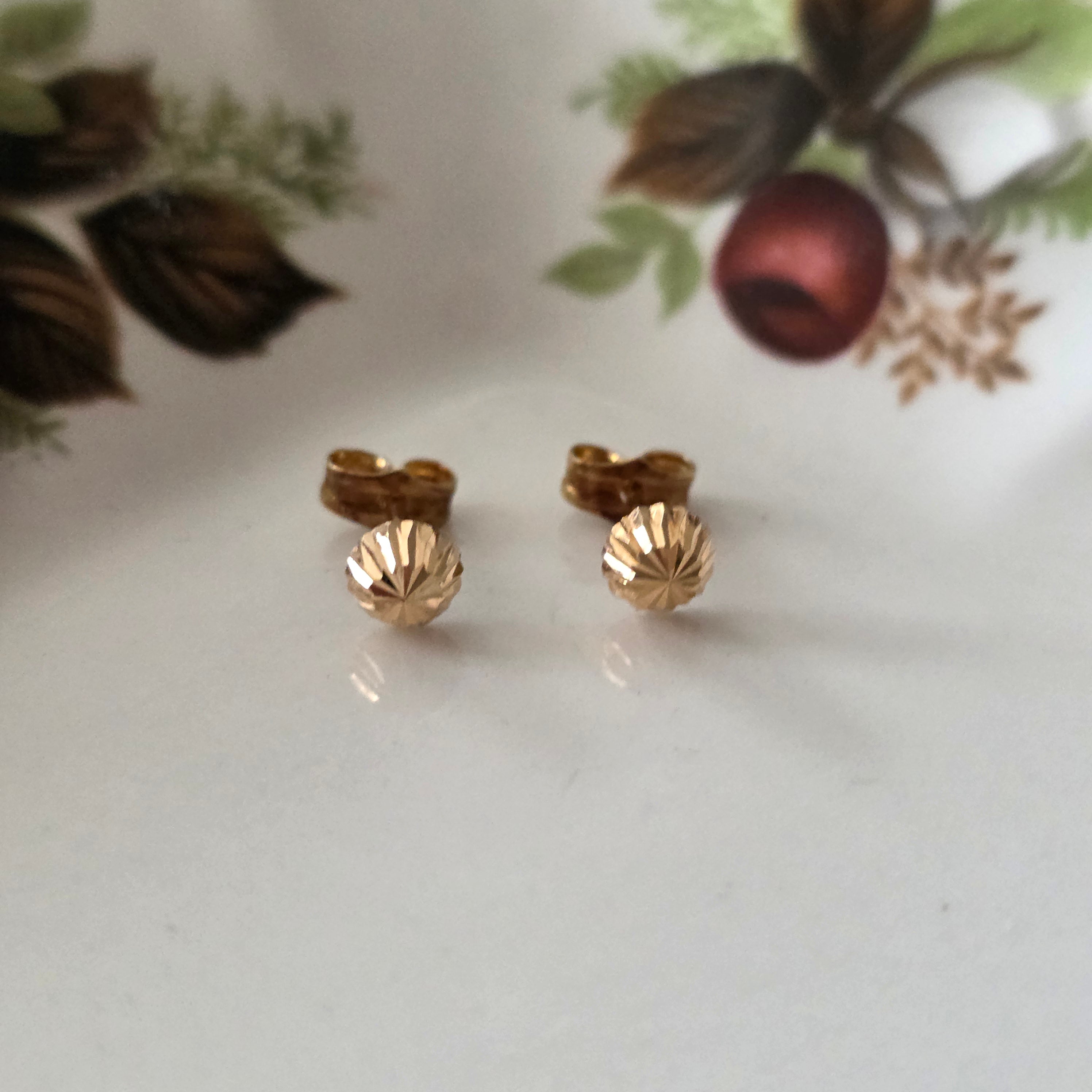 Vintage 18k gold stud earrings sparkle